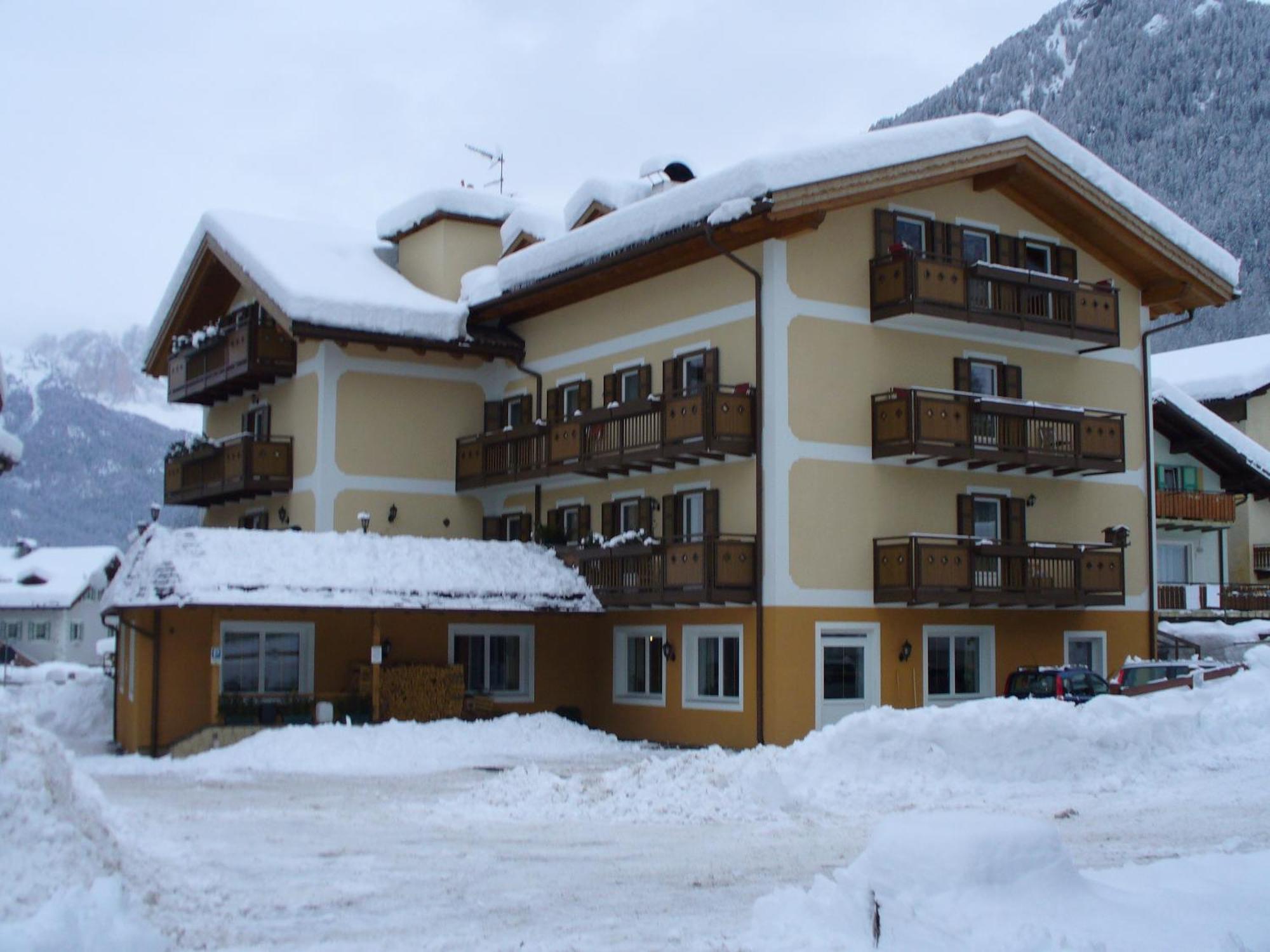 Hotel El Geiger Pozza di Fassa Eksteriør billede