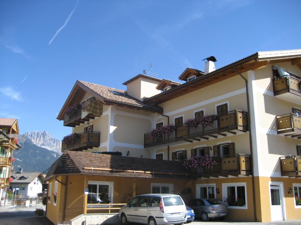 Hotel El Geiger Pozza di Fassa Eksteriør billede