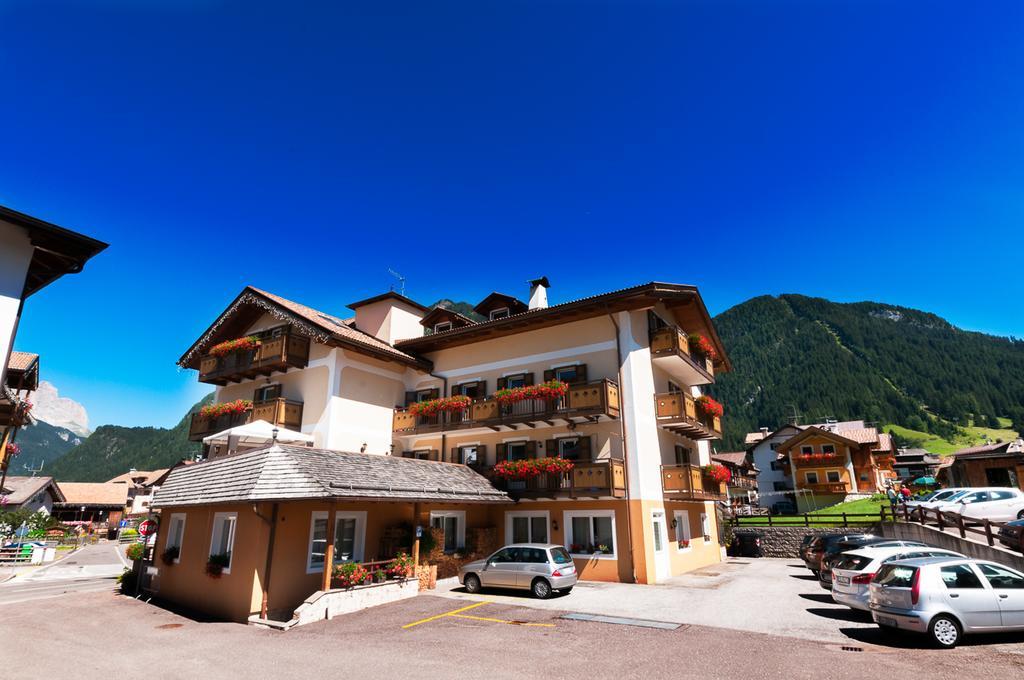 Hotel El Geiger Pozza di Fassa Eksteriør billede