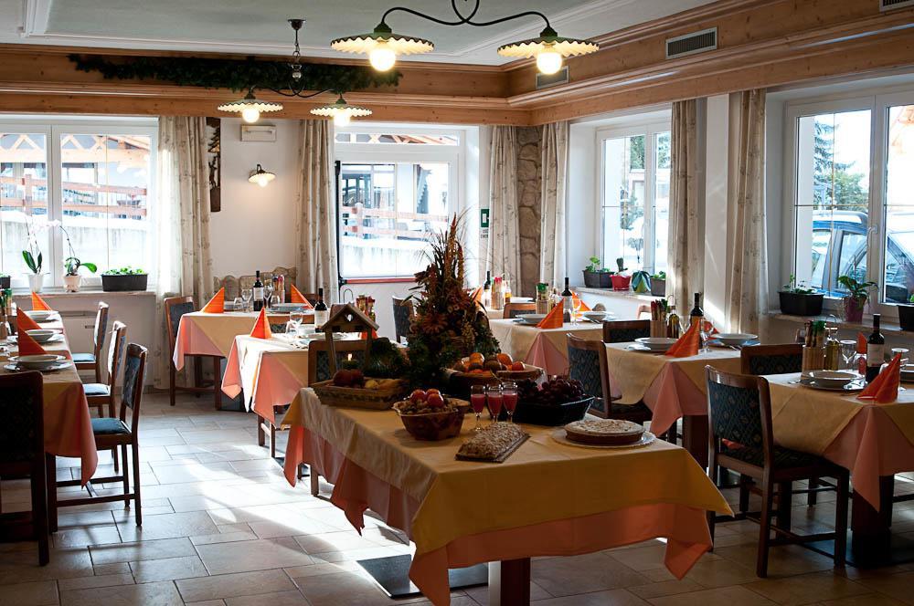 Hotel El Geiger Pozza di Fassa Eksteriør billede